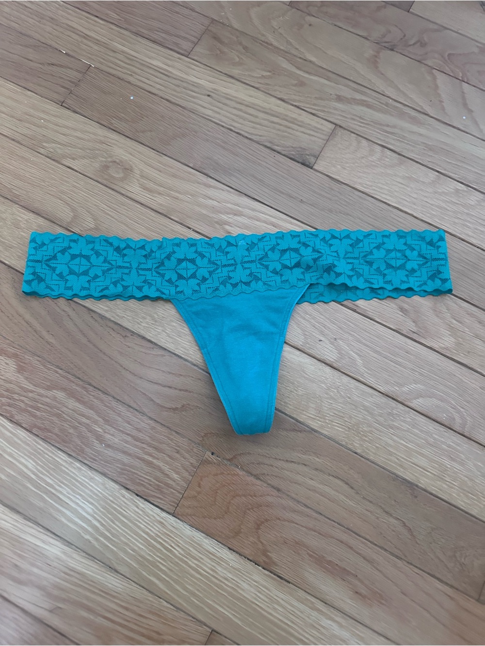 PINK Victoria's Secret Green Lace-Trim Thong Size Large